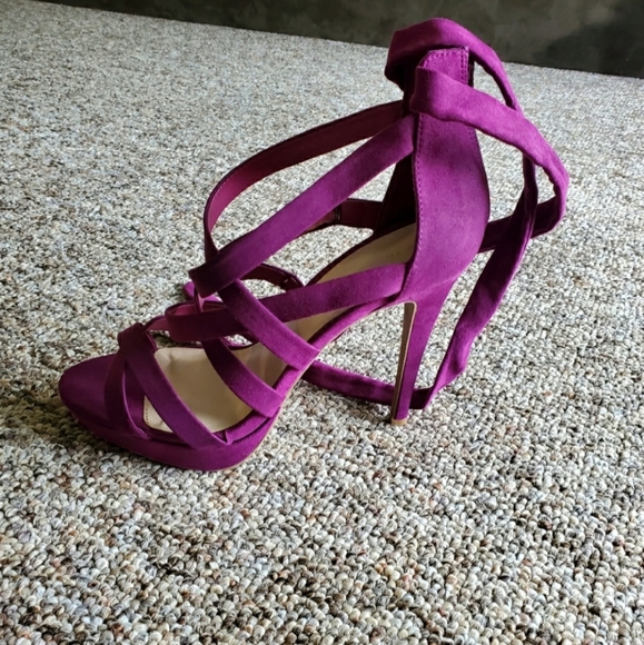 Heels - Picture 6 of 6